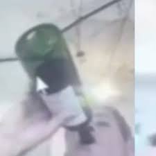 Campbell diz que juiz que bebeu vinho e fumou em audiência está ‘privado do domínio de si’