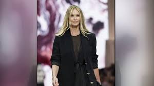 Elle Macpherson says she declined chemo for holistic approach