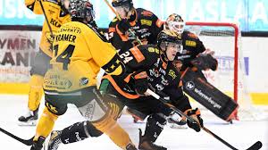 Ilves rynni kolmen maalin johtoon avauserässä, Kisapuistossa tasaisempaa – Yle seuraa