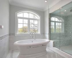 Gambar Minimalist bathroom with sliding glass door