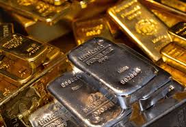 Gold slips on COMEX, while silver extends gains