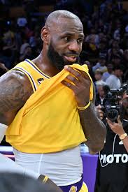 Kawakami: LeBron + Warriors? A late marriage that might never be more convenient