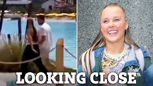 JoJo Siwa and Chris Hughes Confirm Romance with Mexican Getaway