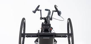 La handbike, lo "strumento" dei trionfi di Zanardi: telaio, ruote, manubrio e un abitacolo da F1