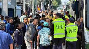 Caos por Cierre en la L2 del Metro: Se Registran Largas Filas en la Ruta Alternativa del RTP