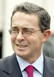 Alvaro Uribe miente frente a sus logros académicos - alvaro_uribe