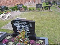 Grab von Antje Arends (-1991), Friedhof Osteel