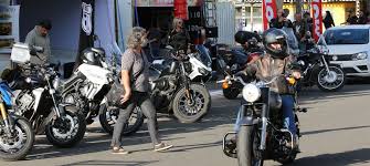 Motociclistas que andarem no corredor agora poderão receber multa de R$ 1.467,35, segundo o CTB