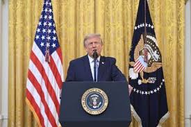 Trump ameaça impor tarifas sobre medicamentos genéricos a partir de 2028