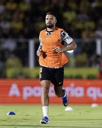 Raniele fica na bronca com pênalti marcado contra o Corinthians: 