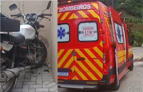 Motociclista fica gravemente ferido após colisão contra muro em Brusque