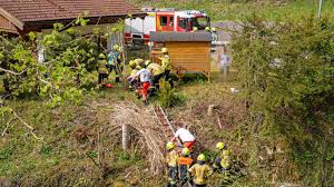 Berchtesgaden: Ältere Dame (82) stürzt mehrere Meter in Bach im Höllengraben