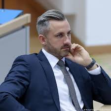Планы АдГ: русский в школах, выдворяемых мигрантов в тюрьму