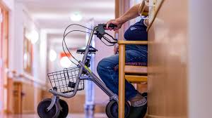 Negativ-Rekord: Immer mehr Pflegeheimbewohner brauchen Stütze