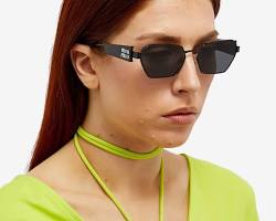 Miu Miu 53WS sunglasses on a model resmi
