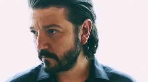 Diego Luna ante su nominación a los Globos de Oro y el sentido de actualidad de 'Andor'
