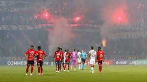 Com pedido de desculpas ao Flamengo, Independiente Medellín se manifesta sobre confusão em jogo da Libertadores