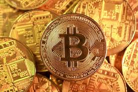 Bitcoin cai com saídas de ETFs apesar de possibilidade de acordo EUA-Irã