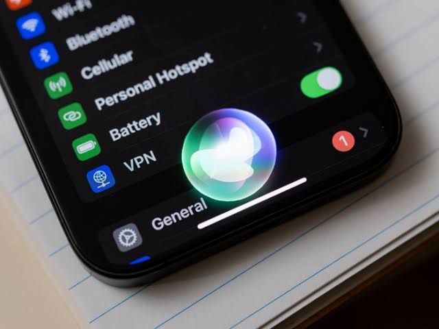 Apple in talks to pay publishers for content to power Siri AI's current events access; multiyear deals with variable compensation under discussion