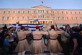 Αποτέλεσμα εικόνας για φωτο εικονες χαρτης ελλαδας και ελληνων πολιτων και ελληνικης σημαιας