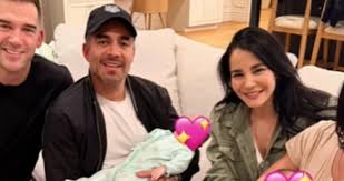 Martha Higareda comparte emotivo encuentro de sus gemelas con sus amigos cercanos