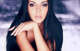 תוצאת תמונה עבור عربيات بالمايوه