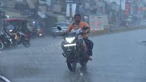 West UP Weather: वेस्ट यूपी में मानसून फिर सक्रिय, बारिश ने दी तेज गर्मी से राहत, जानें कब तक रहेगा ऐसा मौसम