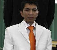 Andry Rajoelina took an oath of office Saturday, assuming office as Madagascar&#39;s transitional president, four days after forcing his predecessor to resign ... - MADAGASCAR-CRISIS-ANDRY-RAJOELINA-200