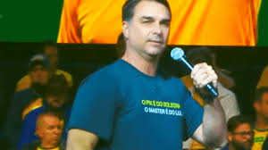 Flávio lança novo jingle: “Com o pé direito, o Brasil tem futuro”