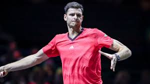 Hubert Hurkacz Advances to Third Round at Rome Masters 2025