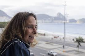Andrea Beltrão passa por cirurgia no pé e ficará seis semanas sem poder pisar no chão