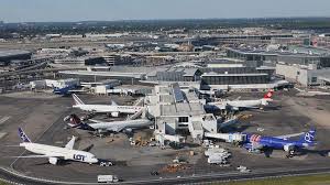 Flights delayed at major US airports after cable cut by construction workers