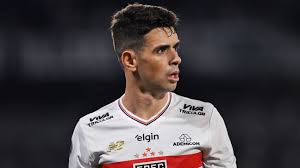 São Paulo e Oscar divergem por rescisão e meia segue vinculado ao clube