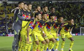 Mientras la afición de América en CDMX lo abuchea, los seguidores en Guadalajara le aplauden