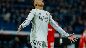 Mbappé se lesiona y dice adiós a la Supercopa de España