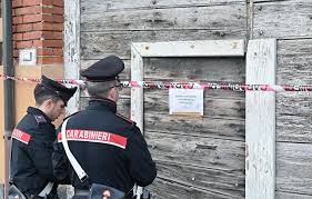 Torino, donna aggredita con sparachiodi: indagini per tentato omicidio