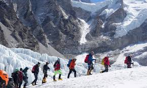 Die Blockade der Aufstiegsroute am Mount Everest dürfte zu Staus führen