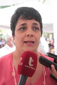 Asimismo, la profesora Sandra Fernández, Secretaria de Educación del estado y Jefa de la Zona Educativa Aragua expresó que “La Conmemoración de este día es ... - profesora-sandra-fernandez-autoridad-c3banica-de-educacic3b3n-en-aragua