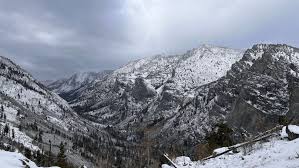 Mountain snow overnight, Winter Weather and Frost Advisories through the weekend