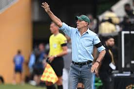 Renato exalta classificação do Fluminense e brinca com tratamento dos jogadores: "Me chamam de gênio"