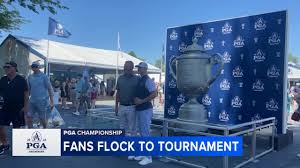 Fans crowd Aronimink for 'moving day' at PGA Championship