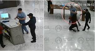 Difunden video de brutal agresión a recepcionista en hotel de Santa Fe