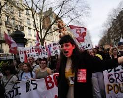 Image of protest against raising the retirement age in France