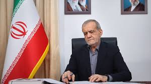 مسعود پزشکیان، رئیس‌جمهوری ایران می‌گوید جامعه ایران در حال حاضر با «مشکلات فراوانی» دست‌وپنجه نرم می‌کند. این اظهارات در حالی مطرح می‌شود که آمریکا با اعمال دور تازه‌ای از تحریم‌ها در پی افزایش فشار بر اقتصاد ایران است.