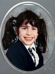 Amy Winehouse &quot;lột xác&quot; theo năm tháng - 2. Amy lúc 8 tuổi. Một năm sau thành công vang dội của album &quot;Frank&quot; năm 2003, Amy tự tin trình diễn trên sân khấu ... - 1311847560-amy-langsao-eva--9-