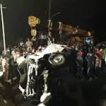 Maharashtra: killed minibus falls into