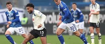 Atalanta aguantó con diez hombres todo el partido y Como lamentó el empate sin goles