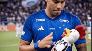 ‘Papai tá aqui’: Kaio Jorge provoca Atlético e Renan Lodi após título do Cruzeiro