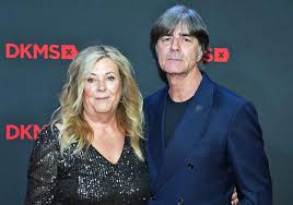 Joachim und Daniela Löw überraschen mit seltenem gemeinsamen Auftritt