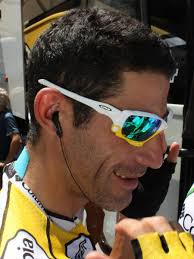 George Hincapie (Columbia-High Road) likes his Jawbones in white and yellow and come September of this year, you&#39;ll be able to pick your own colors, too. - oakleyhincapiejawbone_600
